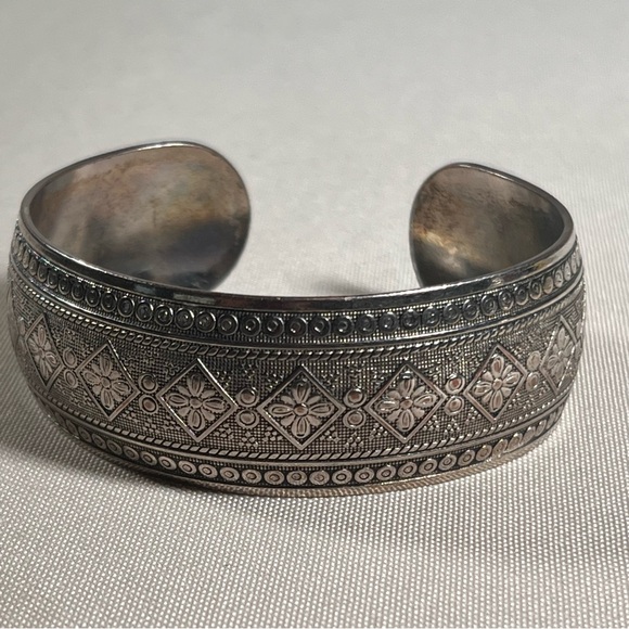 Tribal Metal Cuff Bangle Bracelet Tibetan Nepal Gypsy Style Silver Tone Boho - Picture 2 of 15